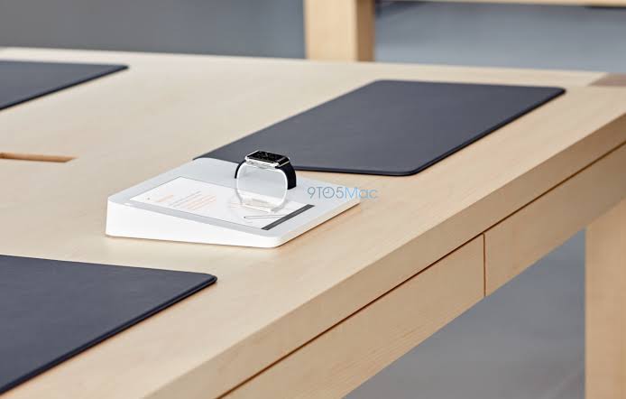 Apple Display Table