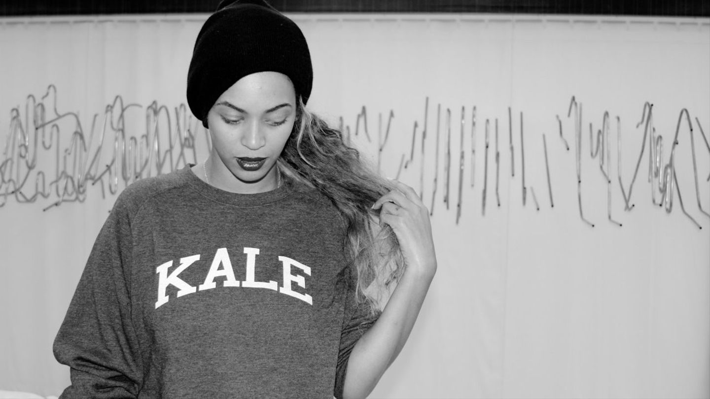 Beyoncé Kale sweatshirt And Accessories That Is Used For 7/11 Music Video Everything you need to know
